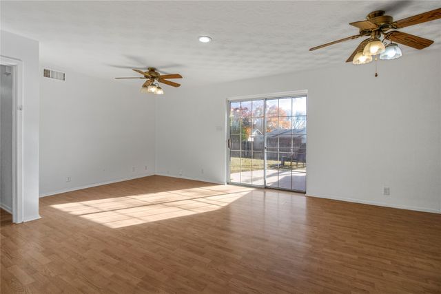 1618 University Drive, Arlington, TX 76013