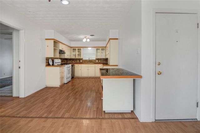 1618 University Drive, Arlington, TX 76013