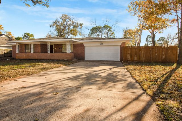 1618 University Drive, Arlington, TX 76013