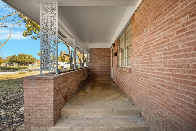 1618 University Drive, Arlington, TX 76013