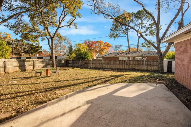 1618 University Drive, Arlington, TX 76013