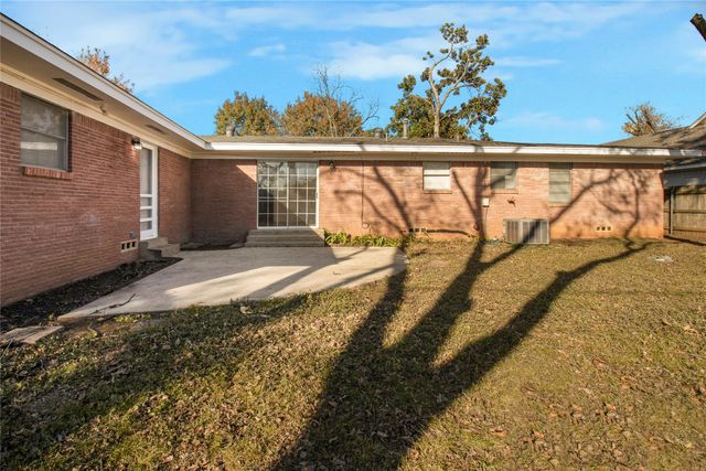 1618 University Drive, Arlington, TX 76013