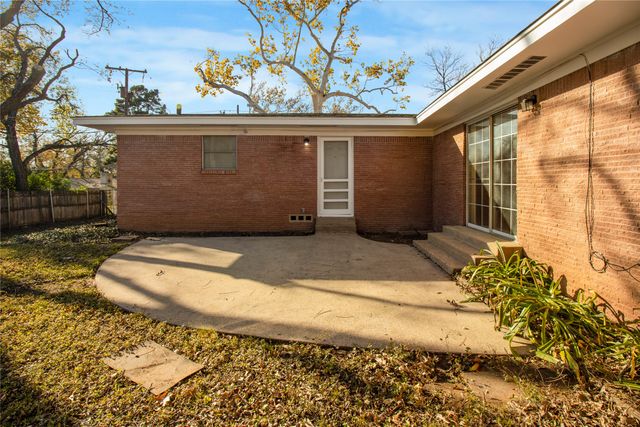 1618 University Drive, Arlington, TX 76013