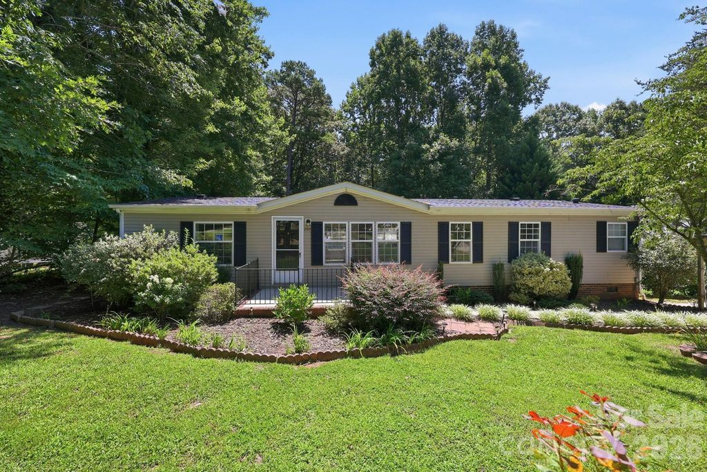 299 Sailwinds Road, Mooresville, NC 28115