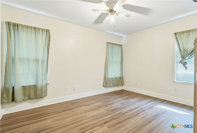 1507 E Mistletoe Avenue, Victoria, TX 77901