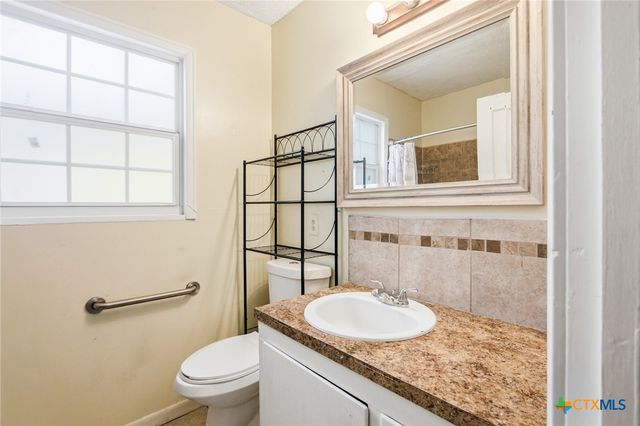 1507 E Mistletoe Avenue, Victoria, TX 77901