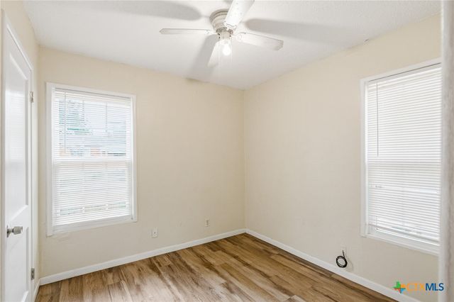 1507 E Mistletoe Avenue, Victoria, TX 77901