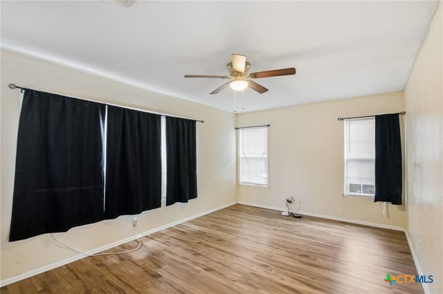 1507 E Mistletoe Avenue, Victoria, TX 77901