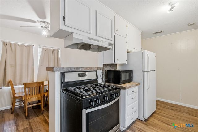 1507 E Mistletoe Avenue, Victoria, TX 77901