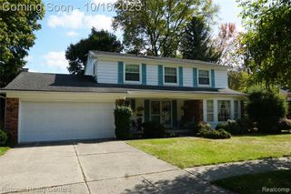 16036 Alpine Drive, Livonia, MI 48154