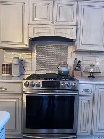 27211 Hickory Street, Harrison Twp, MI 48045