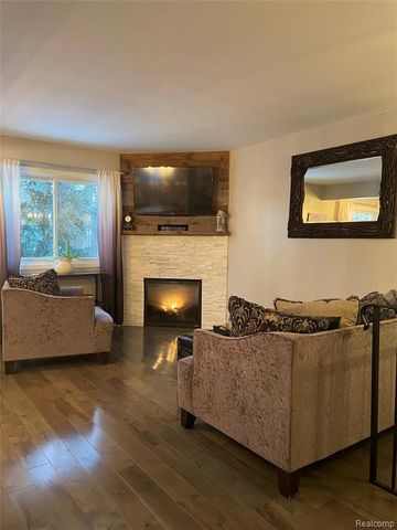 27211 Hickory Street, Harrison Twp, MI 48045