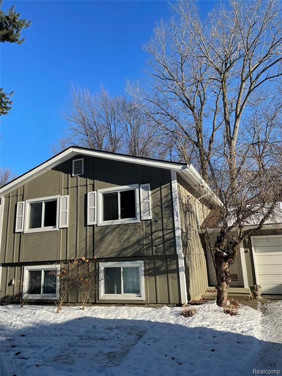 27211 Hickory Street, Harrison Twp, MI 48045