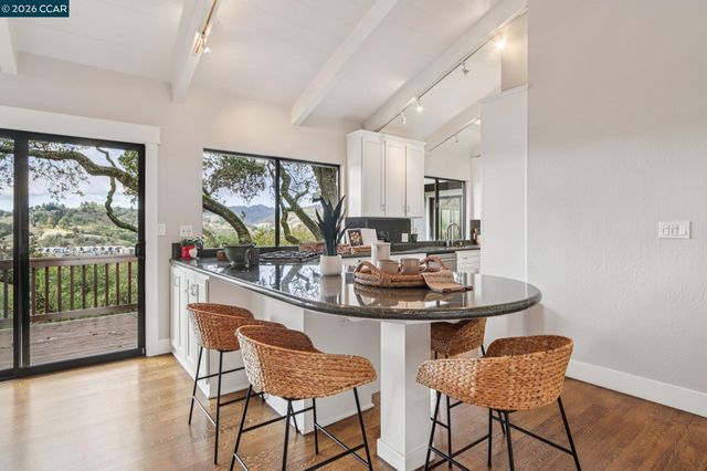 858 Mountain View Dr, Lafayette, CA 94549