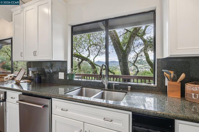 858 Mountain View Dr, Lafayette, CA 94549