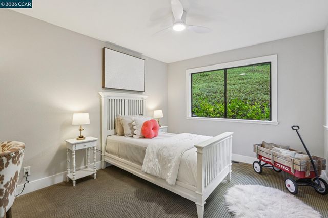 858 Mountain View Dr, Lafayette, CA 94549