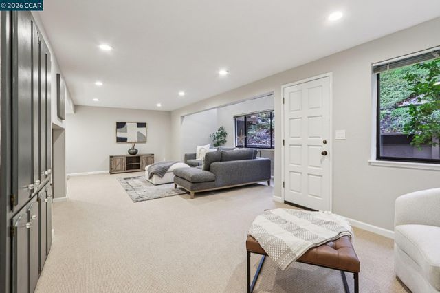 858 Mountain View Dr, Lafayette, CA 94549