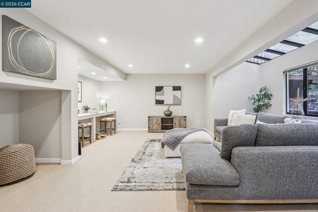 858 Mountain View Dr, Lafayette, CA 94549