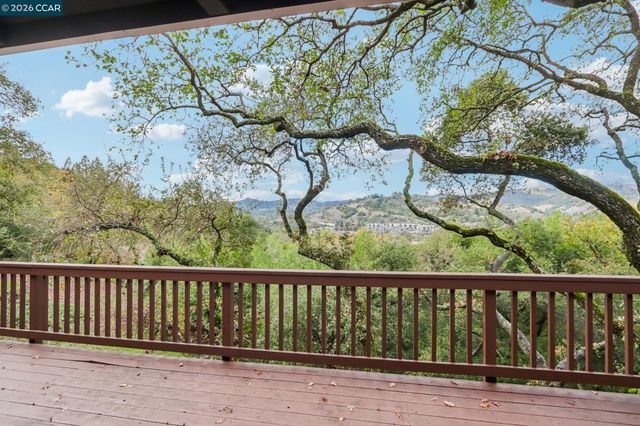 858 Mountain View Dr, Lafayette, CA 94549