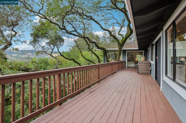 858 Mountain View Dr, Lafayette, CA 94549