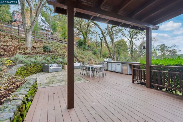 858 Mountain View Dr, Lafayette, CA 94549