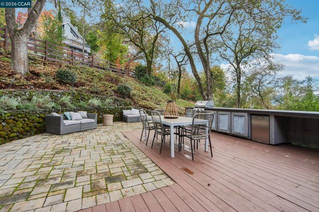 858 Mountain View Dr, Lafayette, CA 94549