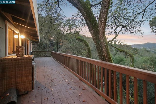 858 Mountain View Dr, Lafayette, CA 94549