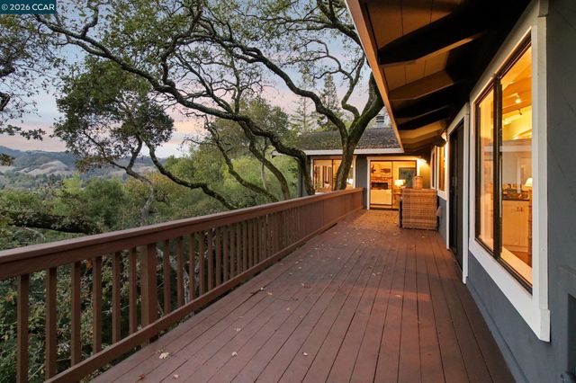 858 Mountain View Dr, Lafayette, CA 94549