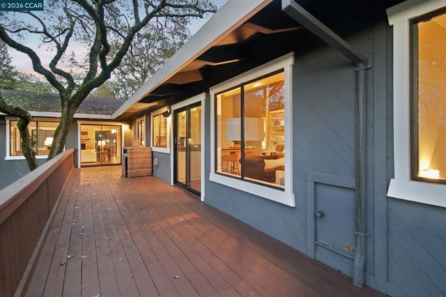 858 Mountain View Dr, Lafayette, CA 94549