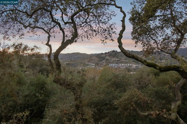 858 Mountain View Dr, Lafayette, CA 94549