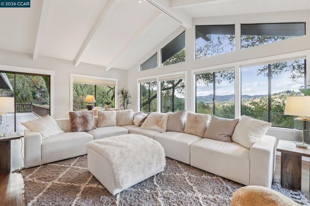 858 Mountain View Dr, Lafayette, CA 94549