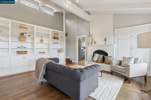 858 Mountain View Dr, Lafayette, CA 94549