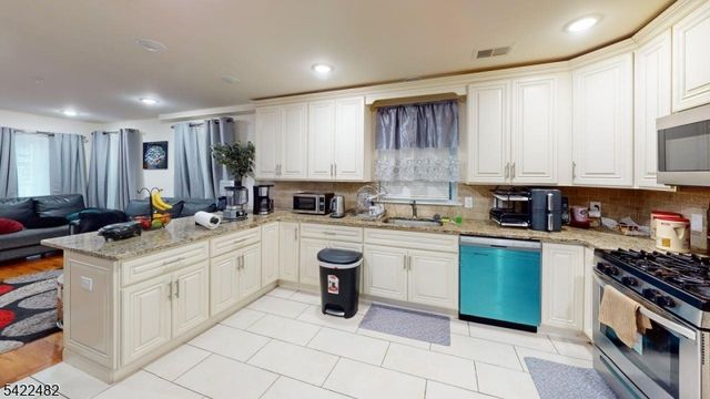 800 Bergen St, Newark City, NJ 07108