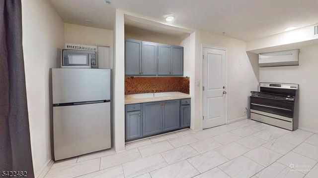 800 Bergen St, Newark City, NJ 07108