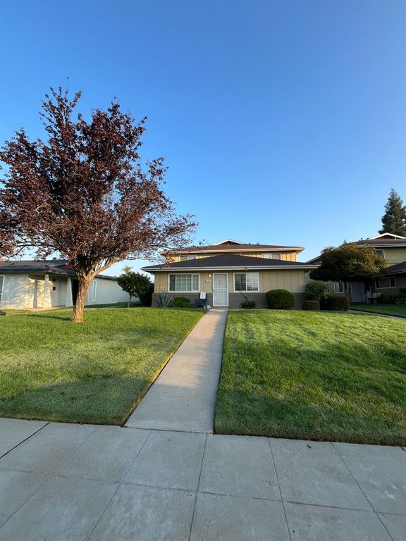 495 W Santa Ana Avenue # 4, Clovis, CA 93612
