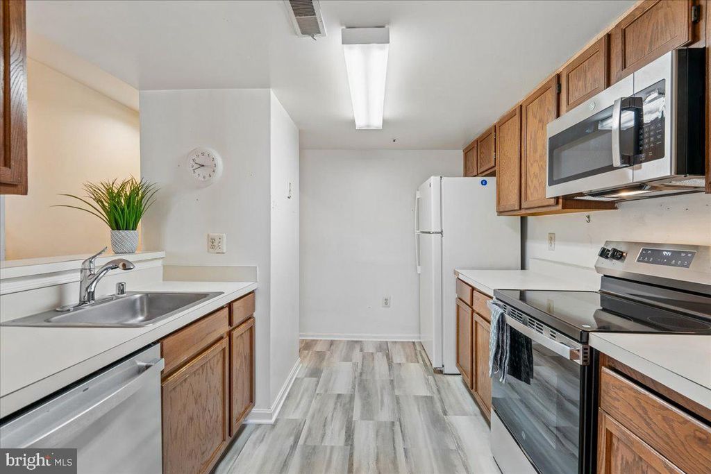 Image 11 of property listing at 7906 BAYSHORE DR #4222, Laurel, MD 20707