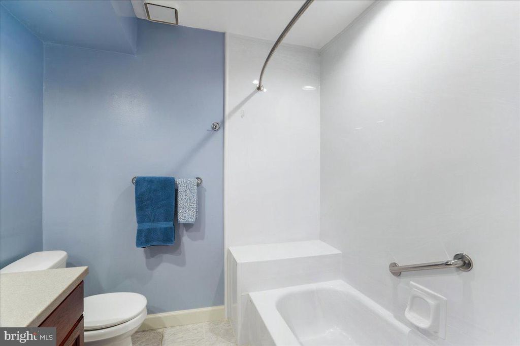 Image 18 of property listing at 7906 BAYSHORE DR #4222, Laurel, MD 20707