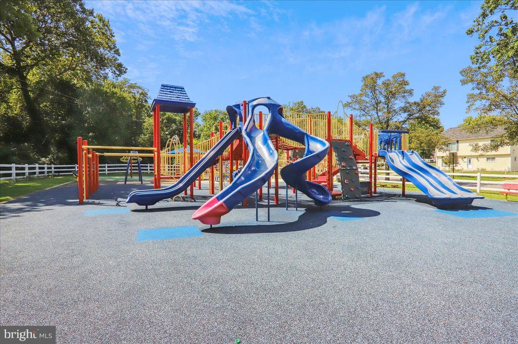 Image 28 of property listing at 7906 BAYSHORE DR #4222, Laurel, MD 20707