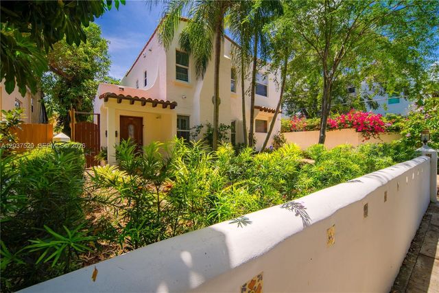 3514 Crystal Ct, Miami, FL 33133