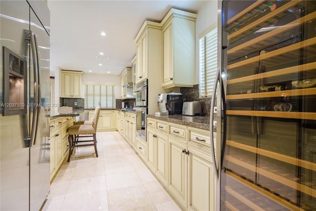 3514 Crystal Ct, Miami, FL 33133