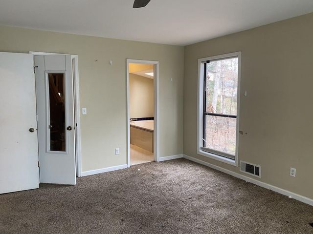 3958 Cotswold SW Drive, Lilburn, GA 30047