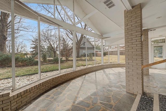 310 Emerald Point Drive, Springdale, AR 72764