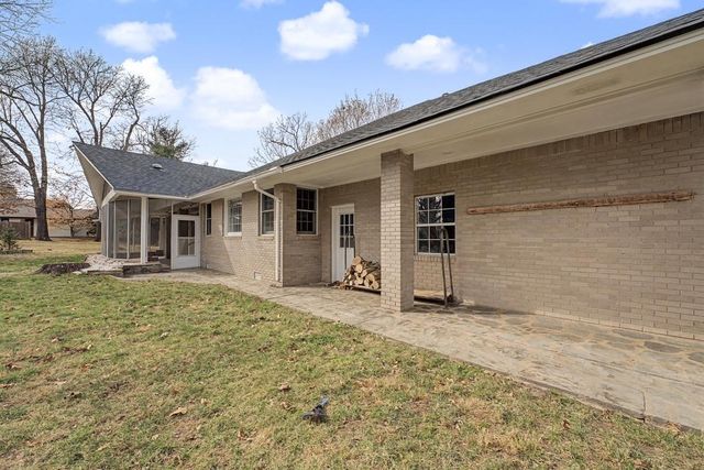 310 Emerald Point Drive, Springdale, AR 72764