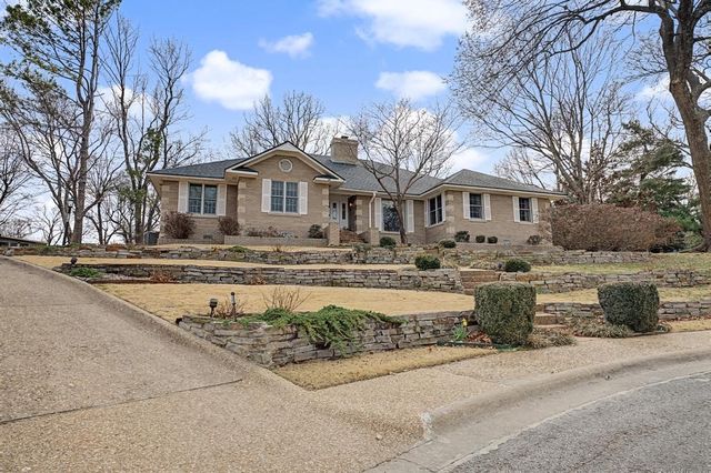 310 Emerald Point Drive, Springdale, AR 72764