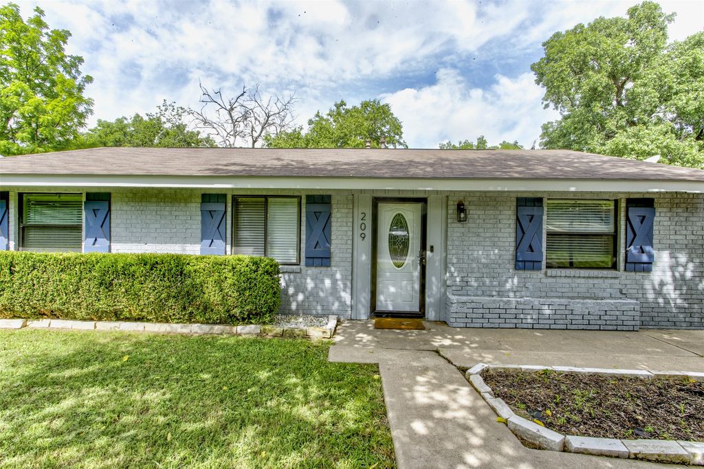 209 Case Street, Weatherford, TX 76086