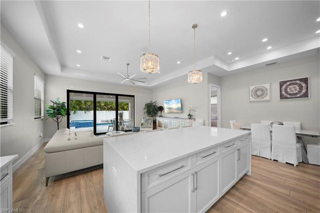 828 100th AVE N, Naples, FL 34108