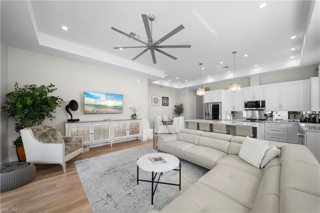 828 100th AVE N, Naples, FL 34108