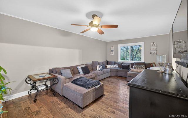 19 Shelton Court, Commack, NY 11725