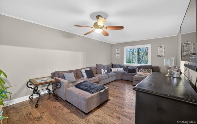 19 Shelton Court, Commack, NY 11725