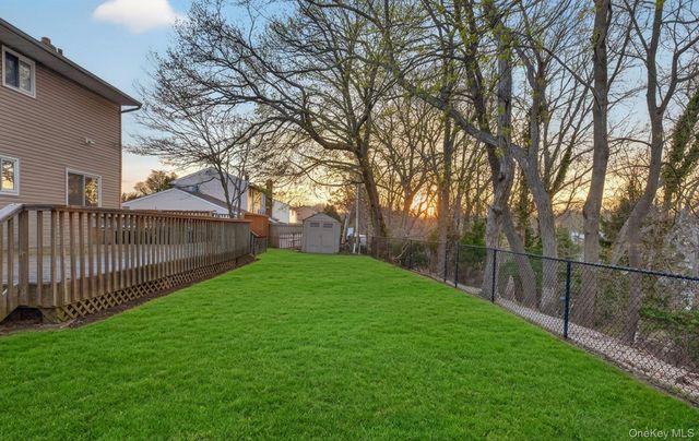 19 Shelton Court, Commack, NY 11725
